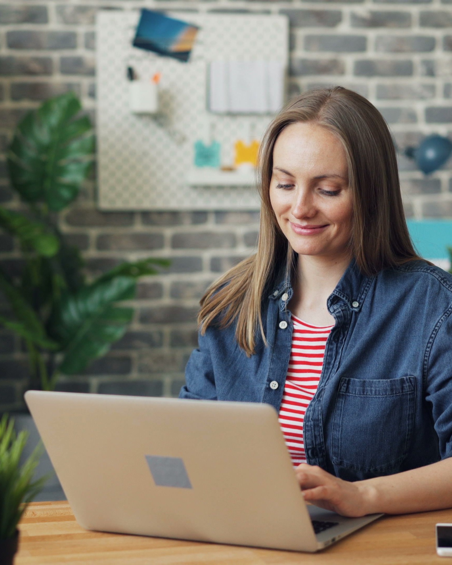 woman-computer-cropped woman-computer-cropped